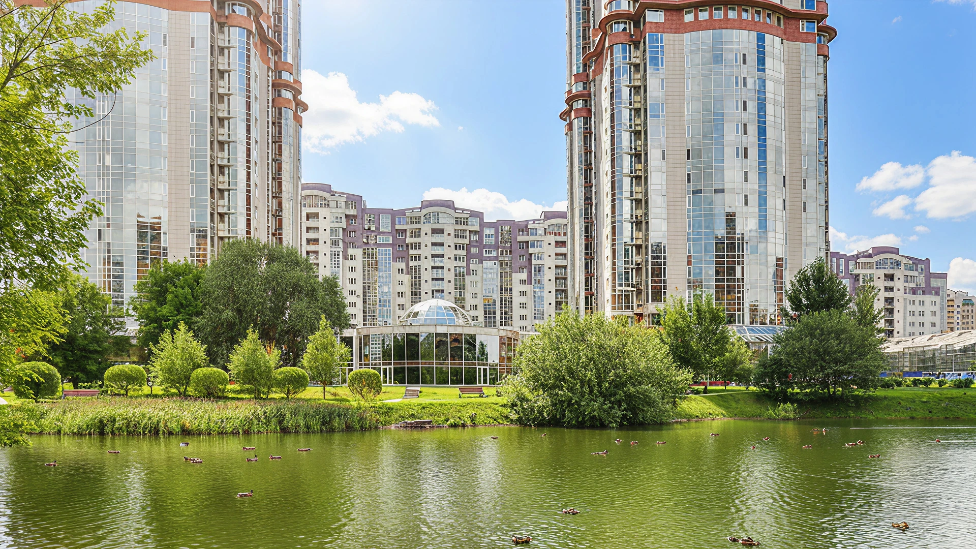 Миракс Парк Mirax Park — Озеро и ландшафтный парк у жилых корпусов