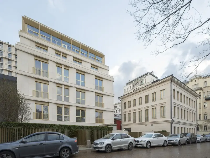 Готовые фасады Armani/Casa Moscow Residences со стороны улицы